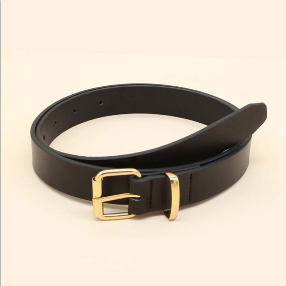 Accessories - 🌻 NEW Vegan Leather Black Gold Tone Buckle Belt
